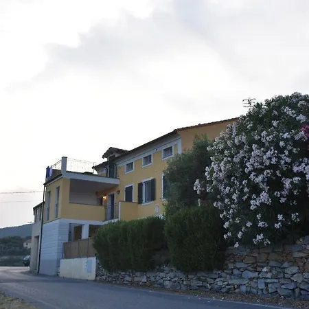 Casa Di Nadia Apartment *